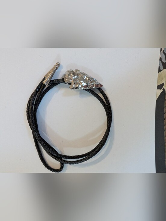 Other - Vtg Silver- Tone Textured Arrowhead Bolo Tie
